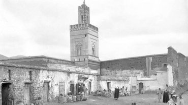 Explore Amizmiz’s rich history—from Leo Africanus to 19th-century British explorers—and uncover its role in Morocco’s Atlas Mountains